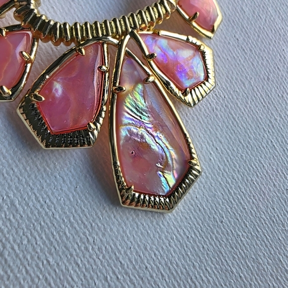 NEW Kendra Scott Layne Gold Statement Necklace Pink Iridescent Abalone - Picture 6 of 10
